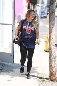 50350254_hilary-duff-25.jpg