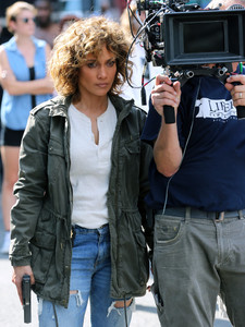 Jennifer+Lopez+movie+set+Shades+Blue+V3tsHfI6ONkx.jpg