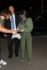 Kourtney+Khloe+Kardashian+seen+LAX+LP-h8SdSQIwx.jpg