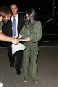 Kourtney+Khloe+Kardashian+seen+LAX+sL9DPl94Zowx.jpg
