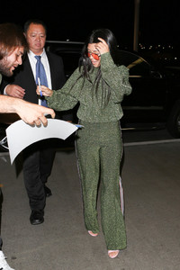 Kourtney+Khloe+Kardashian+seen+LAX+zI-zvQvDMLXx.jpg