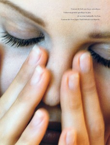 598613be09072_199210VogueParisSupp.-Ph.ChristianMoserspecialbeaute03.thumb.jpg.c75ffda85964d4875e0f1b20f80cb044.jpg