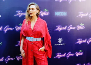 Elizabeth+Olsen+Neon+Hosts+New+York+Premiere+axlar6FMB-bx.jpg