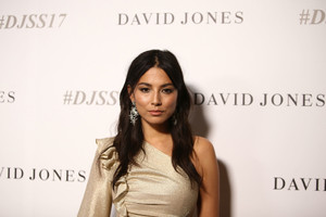 Jessica+Gomes+David+Jones+Spring+Summer+2017+l_He4-rf8APx.jpg