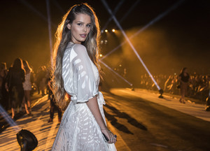 Yasmin+Brunet+ELLE+Fashion+Preview+2bUMO2qF2BRx.jpg