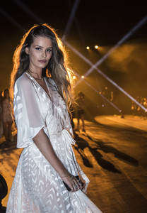 Yasmin+Brunet+ELLE+Fashion+Preview+RTWqvPsai12x.jpg