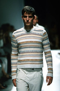 598d3f835b263_BurberrySpringSummer2000LondonFashionWeek.thumb.jpg.a779c1420cfb38b851c9e7cfb195d642.jpg