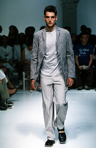 598e852b0299c_CerrutiSpringSummer2000MilanFashionWeek.thumb.jpg.96be80f8bafff8fafc63cdc2242973b4.jpg