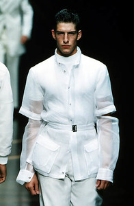 598f5b1b4c0c0_GianfrancoFerreSpringSummer2000MilanFashionWeek.thumb.jpg.220abf08cfef0f8319befe7943b2f232.jpg