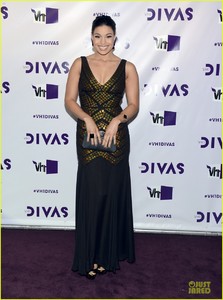 demi-lovato-&-jordin-sparks-vh1-divas-03.jpg