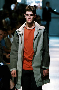 599223252e709_IcebergSpringSummer2000MilanFashion.thumb.jpg.a356e5655194b3538953e242ddb553a9.jpg