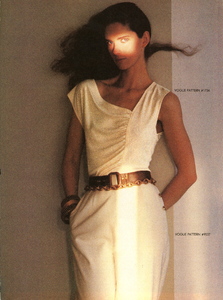 599339f1f029a_USVOGUEJUNE1986ASubstantialDifference...IntheFabricElizabethNovic4.thumb.jpg.2f878a67681fd84c1bf57d1ef8a6b4e4.jpg