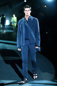 599351f65fdd6_RomeoGigliSpringSummer2000MilanFashionWeek.thumb.jpg.cf8f86192003e7f882e3d38d79c5ac3f.jpg