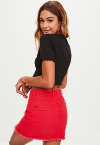 5993b538d3791_petite-black-short-sleeve-rib-lettuce-hem-top3.thumb.jpg.d3fd3a43442adbd904f4adabd87aff34.jpg