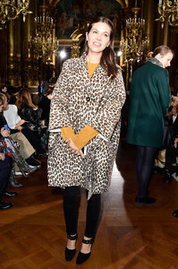 Dasha+Zhukova+Stella+McCartney+Front+Row+Paris+gU_WjgJ-X_dx.jpg