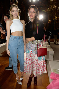 Dasha+Zhukova+Front+Row+Stella+McCartney+q8kLehrkD5xx.jpg