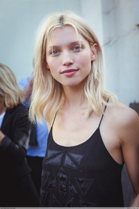 HANA JIRICKOVA ISABEL MARANT.jpg