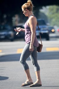 amy arrives pilates class hollywood 19 (17).jpg