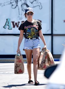 ashleyt shopping in la 19 (3).jpg