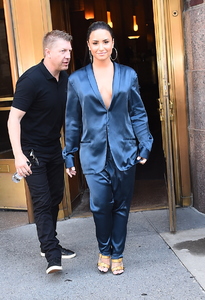 demi leaving Z100 radio station in NYC 17 (10).jpg