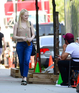 emmastone set of maniac nyc 17 (8).jpg