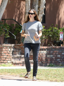 Jennifer+Garner+out+and+about+ufDbAJqzv5Ax.jpg