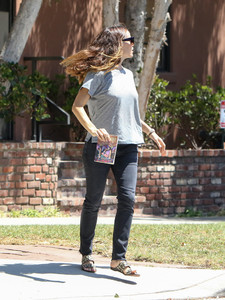 Jennifer+Garner+out+and+about+v3F7vD569tYx.jpg