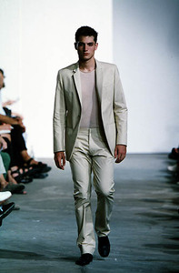 599b4fd685302_FRichardEdwardsSpringSummer2000NewYorkFashionWeek1.thumb.jpg.93c49238aadcffdf49e617e9db26451c.jpg