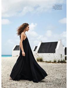 Harpers Bazaar Netherlands JuliAugustust 2017 FreeMags.cc-page-010.jpg