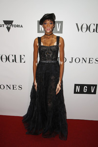Winnie+Harlow+NGV+Gala+Arrivals+pRHUWMcaO--x.jpg