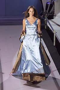 59a31d2c8e103_NYC2000SpringSummer2000NewYorkFashionWeek.thumb.jpg.51808e26b2abc5895758c2361523b1fd.jpg