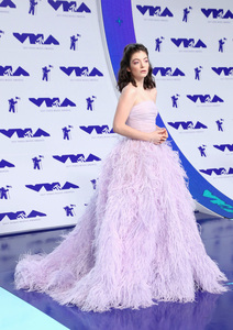  lorde270817BZNImage15.jpg