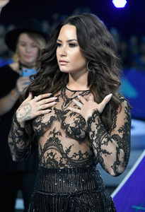       demil270817BZNImage10.jpg