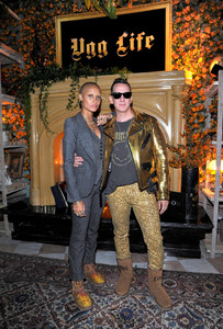 UGG+x+Jeremy+Scott+Collaboration+Launch+Event+pZUBQyBgInvx.jpg