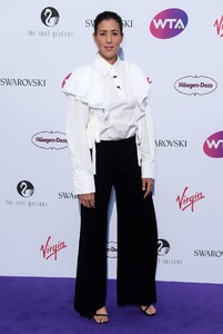 garbiñe-muguruza-wta-pre-wimbledon-party-in-london-06-29-2017-1.jpg