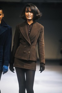 5_azzedine-alaia-fw-1990-6_html.thumb.JPEG.f48bef051741ce85f8c5a76409b2781f.JPEG