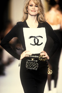 5_chanel-fw-1992-6_html.thumb.JPEG.bf28ef45e71e7453a77c8f90a5864953.JPEG