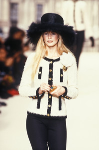 5_chanel-fw-1994-16_html.thumb.JPEG.4bc90038a9be4eaad73121e3c04f5339.JPEG