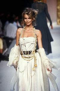 5_chanel-hc-fw-1992-6_html.thumb.JPEG.62adbe6271872cfc566a8d2275bec126.JPEG