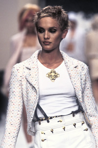 5_chanel-ss-1994-6_html.thumb.JPEG.0e116a6de8d77db5637e77d984100458.JPEG