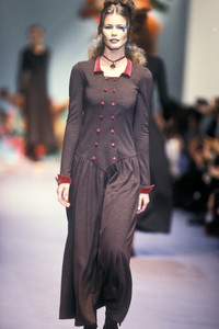 5_chloe-fw-1993-6_html.thumb.JPEG.1ab454d41285085d96f96904ad25f71c.JPEG