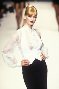 5_christian-dior-ss-1996-6_html.thumb.JPEG.ee9d09e1cc028feed0c078a6980e338b.JPEG