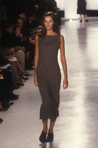 5_donna-karan-fw-1998-3_html.thumb.JPEG.98033e84cad5100689aad95836a02311.JPEG