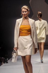 5_salvatore-ferragamo-ss-1995-6_html.thumb.JPEG.c4972c25b1a4b6796ec1454f65c51295.JPEG