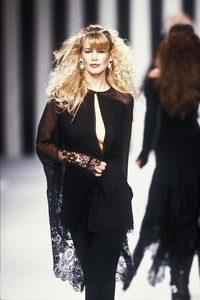 5_valentino-fw-1994-6_html.thumb.JPEG.5b2e20324599579c690ecc3530ac92d7.JPEG