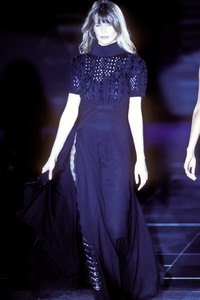 5_versace-fw-1993-6_html.thumb.JPEG.c1040343b4ec89f41f9434d9d44f24f5.JPEG