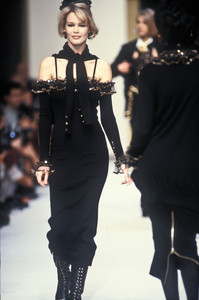 6_chanel-fw-1992-7_html.thumb.JPEG.53986dcb4bcce354968a6c4b11b30ea1.JPEG