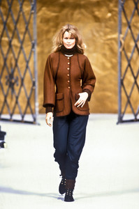 6_chanel-hc-fw-1993-7_html.thumb.JPEG.eba30bf990e4b8ff63d6a1e26a83e179.JPEG