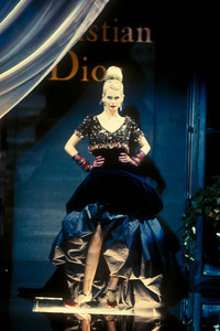 6_christian-dior-hc-fw-1995-7_html.thumb.JPEG.e3ca406996dcc5fe4bcfab142e0f7406.JPEG