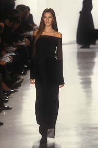 6_donna-karan-fw-1998-4_html.thumb.JPEG.f15e501abe4aca537a15c84b5c7618b9.JPEG